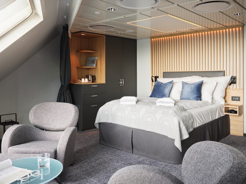 Panoramic Corner Mini Suite